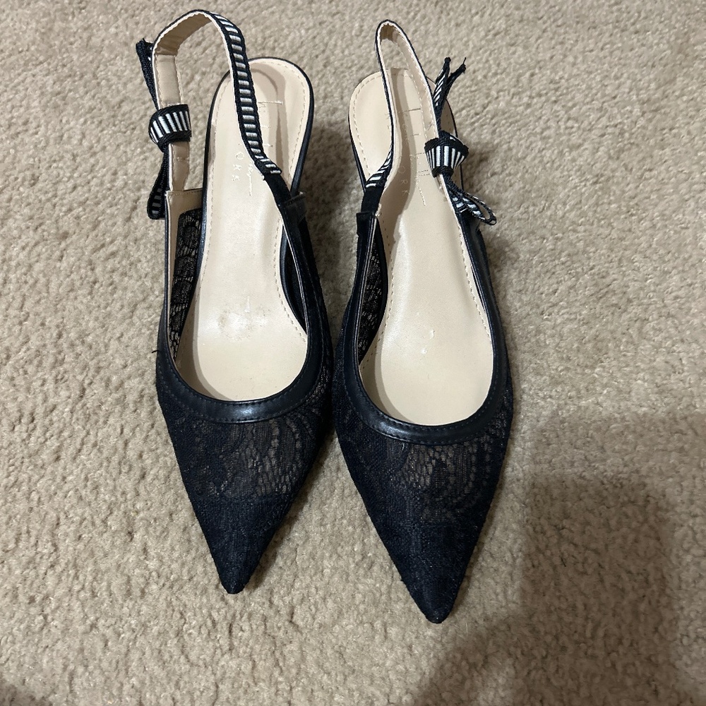 Nicole Miller black pumps